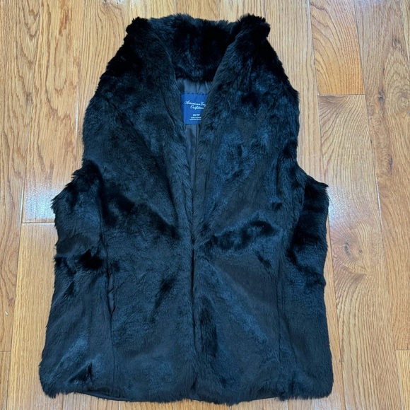 AE Faux Fur Vest - Picture 2 of 3